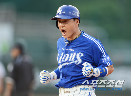 
	���ξ߱� �ؼ��� �Ｚ�� ��Ⱑ 20�� �񵿾߱��忡�� ��������. �̽¿��� 7ȸ�� 2�� 2�� õ�ݰ��� ���� ����Ÿ�� ������ ȯȣ�ϰ� �ִ�. �̽¿��� �ռ� ��Ÿ������ ����, ����Ÿ �������� �����߾���.

��=���ؿ� ���� noodle@sportschosun.com/2012.05.20/


