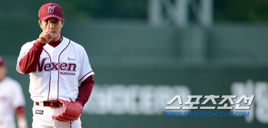 
	�躴���� ���� ���� ��ȭ�� �����ƴ�. ���� 25�� �� ��ȭ���� �ι�° ���� ������ �� �����̴�. �躴���� ���� 18�� �� �Ｚ������ ������ ������ �ְ��޴� ����̴�.

��=���� ���� wook@sportschosun.com


