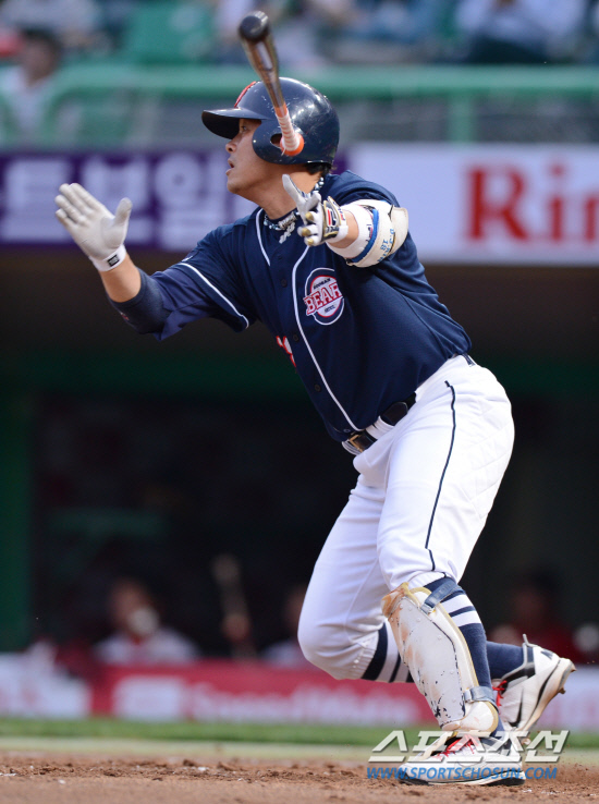 
	22�� ���� ��õ ���б��忡�� 2012 ���ξ߱� �λ�� SK�� ��Ⱑ ���ȴ�. 3ȸ�� �λ� �赿�ְ� 1Ÿ�� ����Ÿ�� �� ���� �ִ�.

��õ=���� ���� kyungmin@sportschosun.com / 2012.5.22.


