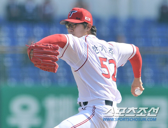 
	22�� 1���� ������ �ѱ��ִ� ������ ���͸� �غ����̴�. ���ؿ� ���� noodle@sportschosun.com/2012.03.28/


