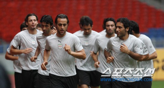 
	���ѱ��� 2014�� ����������� �ƽþ����� �������� A�� ������ ���� �̶��� 27��(�ѱ��ð�) ��Ű �̽�ź�ҿ��� �˹ٴϾƿ� ģ����⸦ ���´�. �Ʒ� ���� �̶� ��ǥ�� ������. ����������DB


