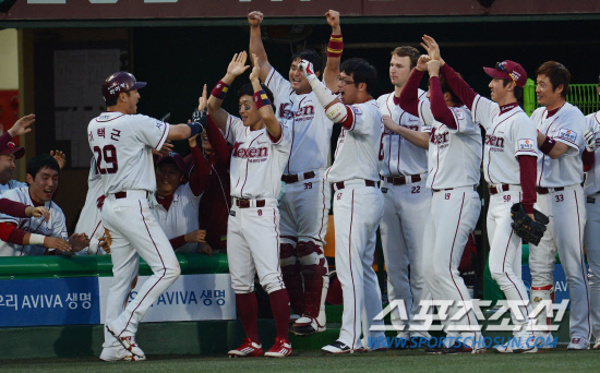 
	20�� �� �ؼ�-�Ｚ��. 8ȸ�� ����ȣ�� ����Ÿ�� Ȩ�� ���� ���ñ��� ���ƿ����� ������ �������̺긦 �ϰ� �ִ�. ��=���ؿ� ���� noodle@sportschosun.com


