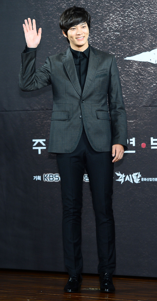 
	'����Ż' �ֿ� "���� ��ǰ�̶� ����? ���� �Ȱ�"
