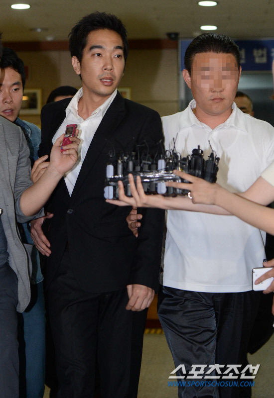 
	�̼����� ���� ���Ǹ� �ް� �ִ� �������� ���� ���ӿ����� �Ⱒ�ƴ�.���Ｍ����������� 23�� ���� �������� ���� ������ ��û�� ���ӿ����� �Ⱒ�ߴ�. ���� �������� ��ġ�忡�� �ɻ� ����� ��ٸ��� �������� 19�� 30�а� ���������� Ǯ������ �ִ�.

�ֹ��� ���� deer@sportschosun.com /2012.05.23/


