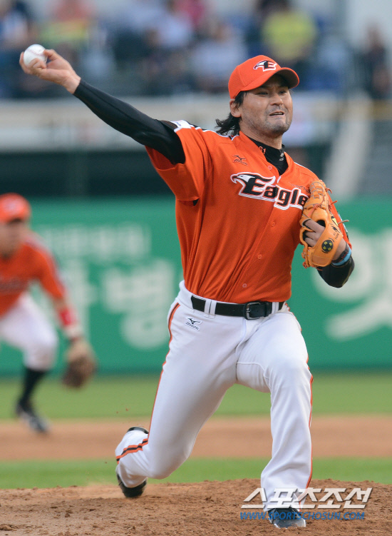 
	23�� ���ֱ��忡�� 2012 ���ξ߱� ��ȭ�� ����� ��Ⱑ ���ȴ�. ��ȭ ���� ����ȣ�� ������ ���� ������ �ִ�. ����=����� ���� cjg@sportschosun.com/2012.05.23/


