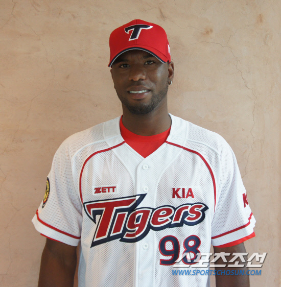 
	��KIA�� ���� ������ ��� �ܱ��� ���� � �һ簡 98���� ������ KIA �������� �Ծ���. ����=KIA Ÿ�̰��� ����


