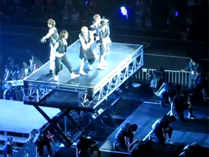 
		"���̴� ڸ LA ��������, ��ĩ�ϸ� �߶� ����"
