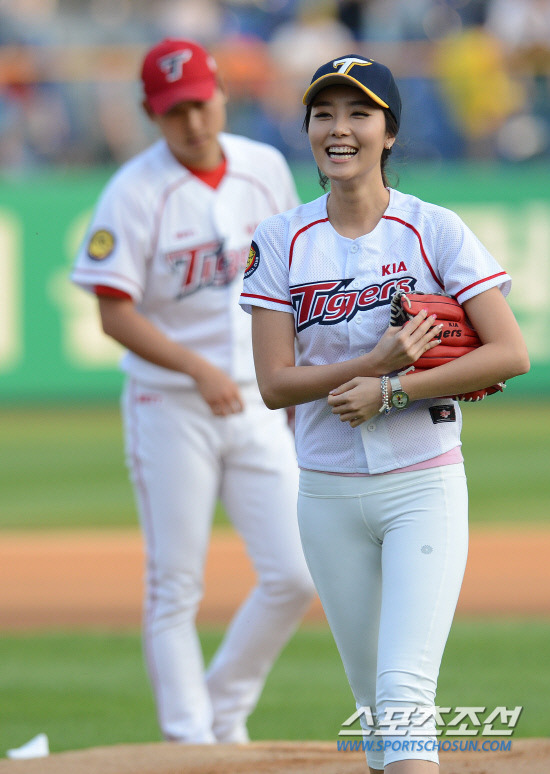 
	'���� ���� �������� �̼����̶�� �ҷ��ּ���!'
