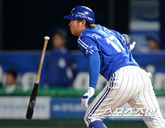 
	�ؼ��� �Ｚ�� �ָ� 3���� ù��° ��Ⱑ 18�� �񵿱��忡�� ���ȴ�. 5ȸ�� 2�� 3�� �Ｚ ä������ 1Ÿ�� 2��Ÿ�� ġ�� �ִ�.   ��=���� ���� wook@sportschosun.com/2012.05.18/ 


