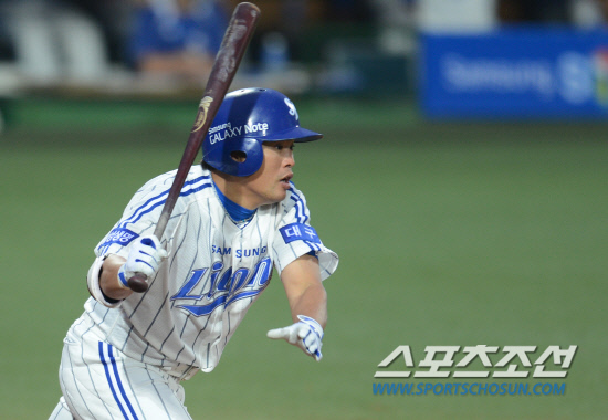 
	���ξ߱� �Ե��� �Ｚ�� ��Ⱑ 24�� �뱸 �ùξ߱��忡�� ��������. ������.

�뱸=���ؿ� ���� noodle@sportschosun.com/2012.05.24/


