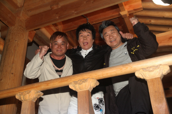 
	'���� �� ����Ÿ��'�� ��ģ���� �̽���, �۴��, ���Ϸ�.(���ʺ���) ��������=TV����


