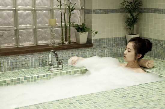 
	���ο����� �ں����� ��ȭ '��Ȯ�� ������'���� ������ �����̸� ù ������ �����ߴ�.<BR>��������=��ȭ�� �ϴ�
