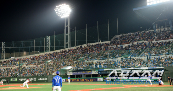 
	�ؼ��� �Ｚ�� �ָ� 3���� ù��° ��Ⱑ ������ 18�� �񵿱���. 5ȸ�� 2�� 3�� ���� �ؼ� �躴���� �Ｚ ������ Ÿ�� �� ���� �Ѹ��� �ִ�. ��=���� ���� wook@sportschosun.com 


