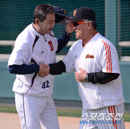 
	�Ե� ���ȣ ������ �λ� ������ ������ ����� �Ǽ��� ������ ������ �����ϰ� �ִ�. ���=���� ���� kyungmin@sportschosun.com 


