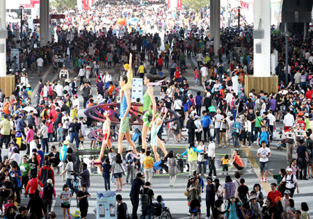 
	���� ���� �������� ���� �̷� �ִ� ���� ���� ��� ƴ�� �����.�� Ȳ�ݿ��� ��Ʋ°�� 27�� ����, 2012 ��������ڶ�ȸ ����� �� ������ �������� ��������� �����̰� �ִ�. /���ý�
