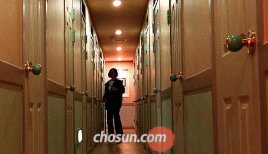 
	�湮�� �ٴڴٴ� �پ� ��ġ �繰���� �����Ű�� ��������� ���롯
