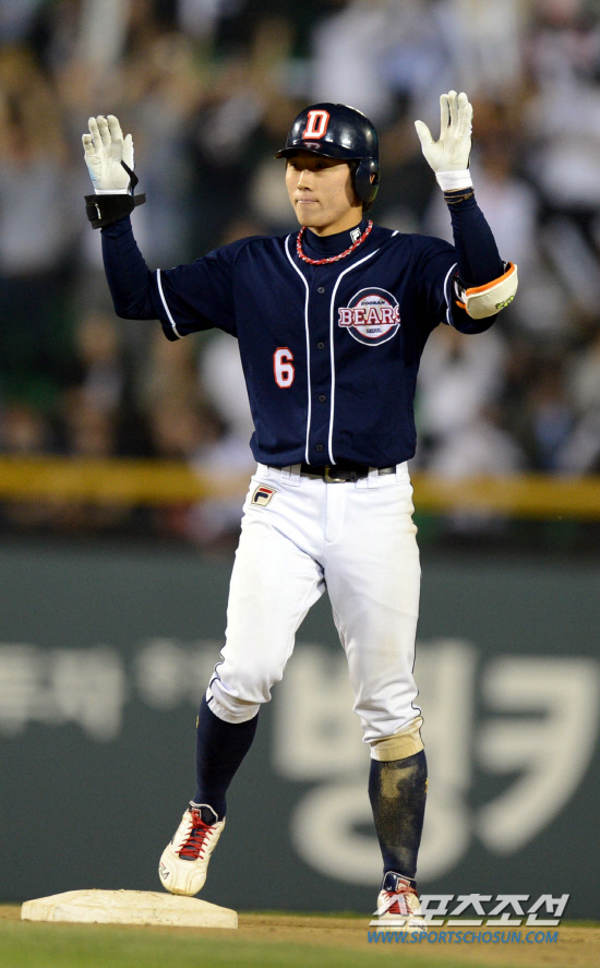 
	'���� ���̹�' LG�� �λ��� 2012 ���ξ߱� ��Ⱑ 4�� ��� �߱��忡�� ���� ����. �λ� ������ 6ȸ�� 1�� 1,2�翡�� ���ͼ��� 1Ÿ�� 2��Ÿ�� ġ�� �����ϰ� �ִ�.

���=������ ���� rainmaker@sportschosun.com/2012.05.04/


