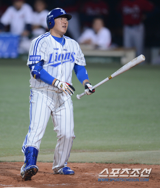 
	15�� ���� �뱸 �ùα��忡�� 2012 ���ξ߱� KIA�� �Ｚ�� ��Ⱑ ���ȴ�. 6ȸ�� �Ｚ �����찡 KIA ���ؼ��� ���� �꽺�� �� �� �ƽ����ϰ� �ִ�.   �뱸=���� ���� kyungmin@sportschosun.com


