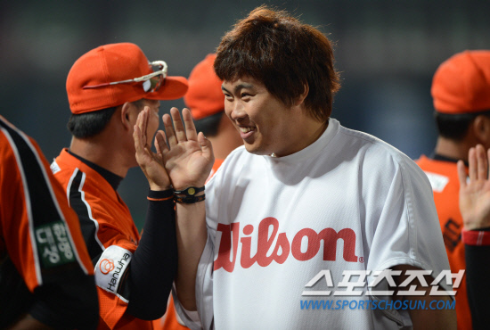 
	��ȭ�� ���� �ָ� �ؼ����� 3������ ��� �̱�鼭 ������ ���������� ȥ��������� ���� ����. 25�� �ؼ������� ������ �������̺긦 �ϴ� ��ȭ ������. ��=���� ���� wook@sportschosun.com


