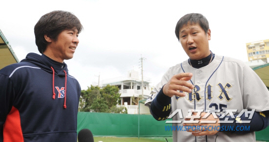 
	������Ʈ ��â��� ������ �̴�ȣ�� ���� 2�� ��Ű���� ���ҿ� ���忡�� ���� �ݰ��� �λ縦 ������ �ִ�.

��Ű����(�Ϻ�)=���ؿ� ���� noodle@sportschosun.com


