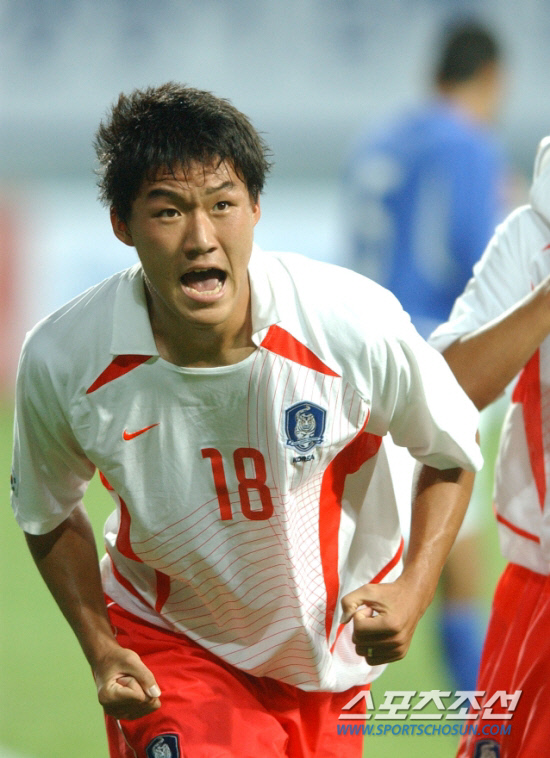 
	��10�� �� �״� ���������� ��Ʈ����Ŀ����. 2002�� ����� �������� ���� ������ �ָ�޾Ұ�, ���� �ƽþ�û�ҳ��ȸ���� 4���� ���Ƴ����� �ֿ�������� �����ƴ�. ��𼭺��� �߸��� ���ϱ�. 10�� �� �״� �º����� �ֹ��� �̾� '�γ��� ��ġ ������'���� �����ߴ�. ������ 2002�� û�ҳ� ��ǥ ���� ��������� ��������  ���� ���� �� ��ȿ�ϰ� �ִ� �赿��.  ���������� DB


