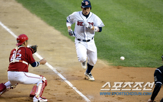 
	   Ȩ��� 8������ �λ�� 6������ ��¼��� Ÿ�� �ִ� KIA�� 29�� ��� �߱��忡�� ������. �λ� 3ȸ�� ���� 1�� 3�翡�� �ս����� ��� �ö��̶� 3������ �������� ������ �ø��� �ִ�.

���=������ ���� rainmaker@sportschosun.com/2012/05.29/


