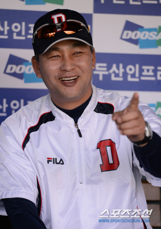 
	25�� ���� ��Ǿ߱��忡�� 2012 ���ξ߱� �λ�� �Ե��� ��Ⱑ ���ȴ�. ���� �� �λ� ������ ������ �������� �̾߱⸦ ������ �ִ�.

���=���� ���� kyungmin@sportschosun.com / 2012.5.25.


