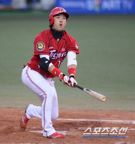 
	17�� ���� �뱸 �ùα��忡�� 2012 ���ξ߱� KIA�� �Ｚ�� ��Ⱑ ���ȴ�. ������ KIA �̿��

�뱸=���� ���� kyungmin@sportschosun.com / 2012.5.17.


