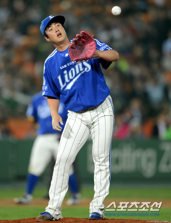 
	�Ե��� �Ｚ�� ���� 3���� �ι�° ��Ⱑ 9�� �λ� �������忡�� ���ȴ�. 8ȸ�� �Ｚ �������� ��ӵǴ� �������� ������� �Ե� �ҵ��� '��' �Ҹ��� ������ ����� �̼Ҹ� ���� �ִ�.

�λ�=���� ���� wook@sportschosun.com/2012.05.09/  


