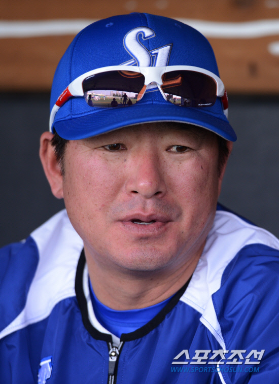 
	16�� ���� �뱸 �ùα��忡�� 2012 ���ξ߱� KIA�� �Ｚ�� ��Ⱑ ���ȴ�. ���� �� �Ｚ ������ ������ �������� �̾߱⸦ ������ �ִ�.    �뱸=���� ���� kyungmin@sportschosun.com 


