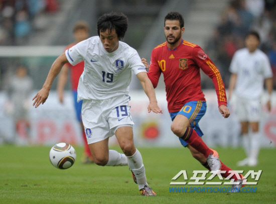 
	��2010�� 6�� 4�� ����Ʈ���� �ν��θ�ũ���� ���ȴ� �ѱ�-������ ���� ģ����⿡�� ������(����)�� �帮���ϰ� �ִ�. �ν��θ�ũ(����Ʈ����)=���� ���� kyungmin@sportschosun.com


