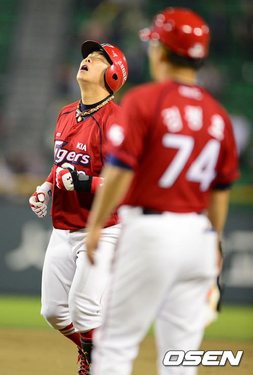 
	���̸� ȯȣ���� �����ϰ� �������� ��¥����
