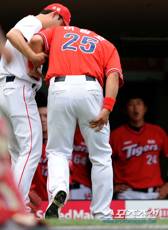 
	������ 8��7�� ��õ SK������ �ַ� �÷��� ���� ������ �ܽ�Ʈ���� �Ŀ��� �̹�ȣ. �Ƿ��� ã�ƿ� �����̾���. ����� ���� cjg@sportschosun.com


