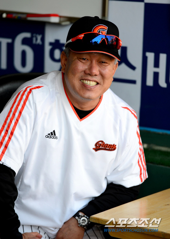 
	�Ե� ���ȣ ����. �λ�=������ ���� songs@sportschosum.com


