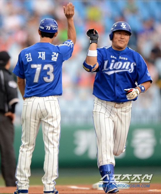 
	��ȭ�� �Ｚ�� ���� 3���� �������� ��Ⱑ 31�� �������忡�� ���ȴ�. 2ȸ�� �Ｚ �����찡 ��ȭ �������� ������ �޾��� ��� �ַ�Ȩ���� ���� �� ����� 3�� ��ġ�� �������̺긦 �ϰ� �ִ�.

����=���� ���� wook@sportschosun.com/2012.05.31/


