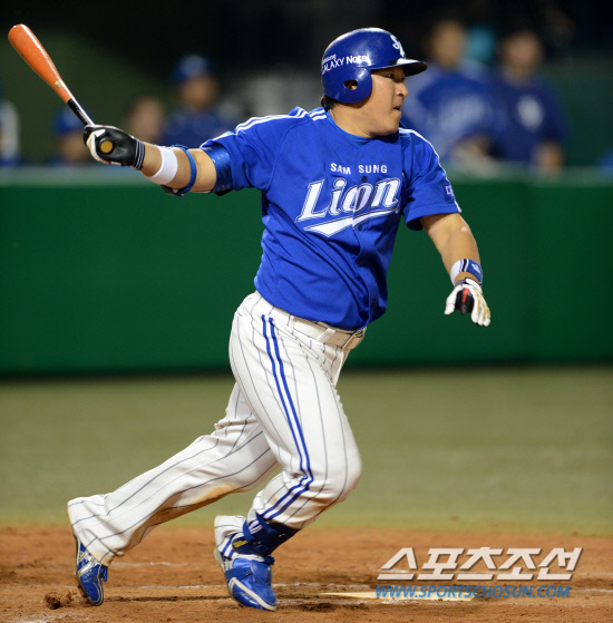 
	��ȭ�� �Ｚ�� ���� 3���� �������� ��Ⱑ 31�� �������忡�� ���ȴ�. 7ȸ�� ����Ÿ�ڷ� ���� �Ｚ �����찡 ������Ÿ�� ġ�� �ִ�.

����=���� ���� wook@sportschosun.com/2012.05.31/


