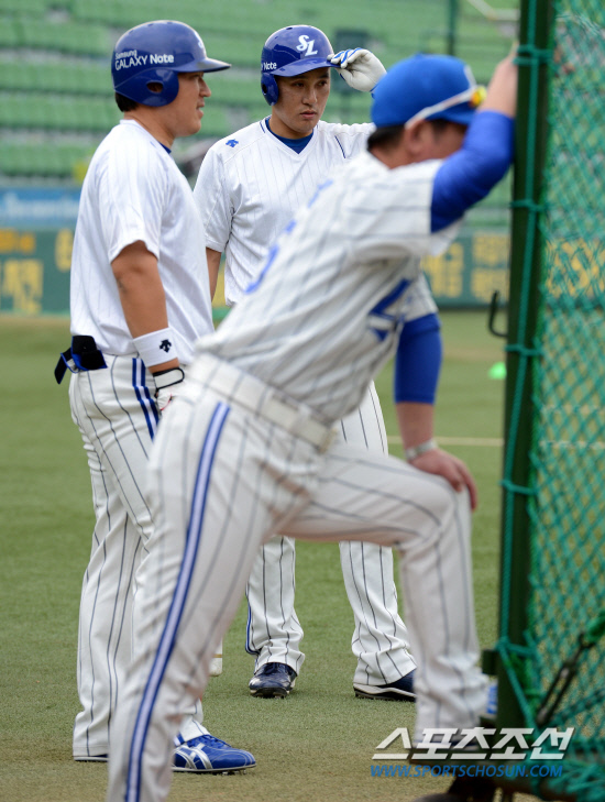 
	�Ｚ ������� �̽¿��� ����� Ÿ�� �Ʒ��� �ϴ� ���� �̾߱⸦ ������ �ִ�. ���� Ÿ�ڵ��� ���� ������� �����ϰ� �ִ� ������ ����. �뱸=���� ���� wook@sportschosun.com


