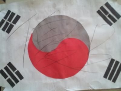 中고교생, 한국인유학생 교실 태극기 밟고 욕설