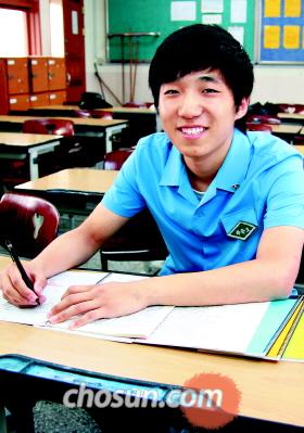 [우리학교 명물 열전] 서울 경기고 2 최준호군 “새로운 경제학 이론 접할 때면 눈이 번쩍!”