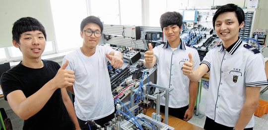 취업률 100% 진기록! 원동력은 '기술 명장' 향한 열정