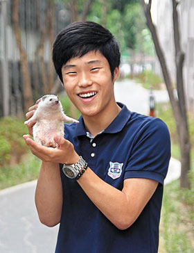 [우리학교 명물 열전] '고슴도치 마니아' 탁영조(인천 백석고 2)군