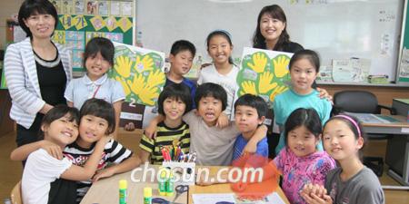 [NIE 신문활용교육] 신문 속 자료 모아 '환경보호 나무' 만들어요