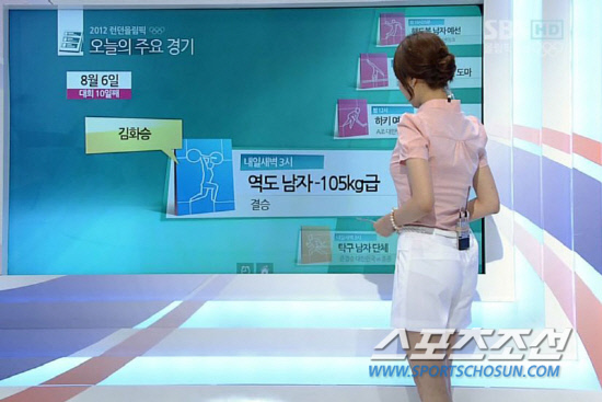 [时事聚焦]韩国sbs<em>女主播节目</em>现场意外露内裤