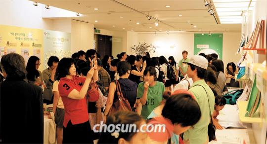 [NIE 신문활용교육] 폭염보다 뜨거웠던 'NIE 축제'… 수상작 보며 신문 학습법 익혀