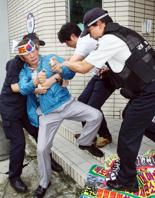 만든곳: 한국 네티즌본부 카페