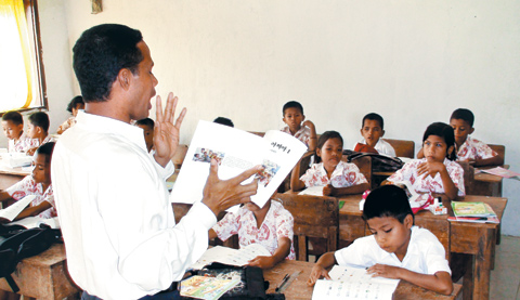 '한글'쓰는 찌아찌아족, 한글 보급 위기