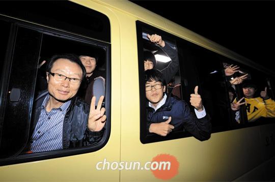 교장선생님은 밤 11시까지 운전대를 잡습니다… 산골학교 30명 모두 바래다주러