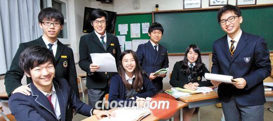 "모여서 공부만 하냐고요? 꿈 키우고 나누는 '길드'랍니다"