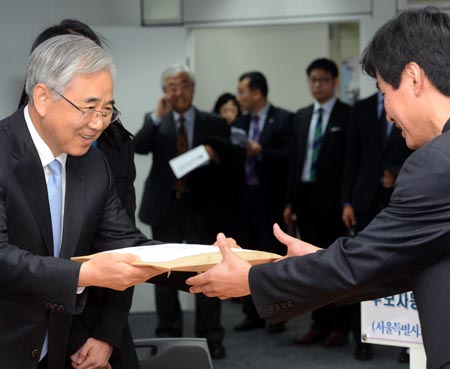문용린 "中1 시험 폐지" 이수호 "혁신학교 확대"