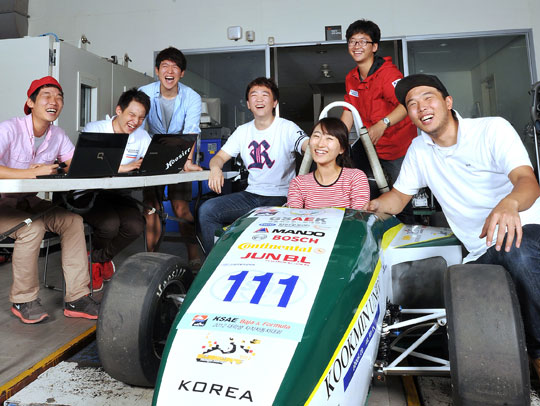 [국민대학교] 인공지능 무인 자동차10여대 개발 자동차 연구 동아리만 140개